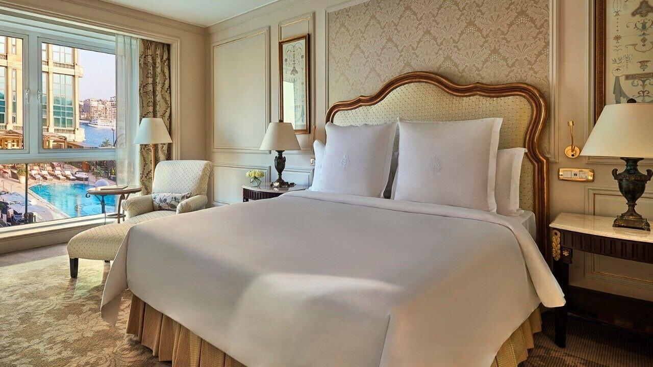 Four Seasons Cairo At The First Residence Giza Ngoại thất bức ảnh A bedroom at the Four Seasons Hotel