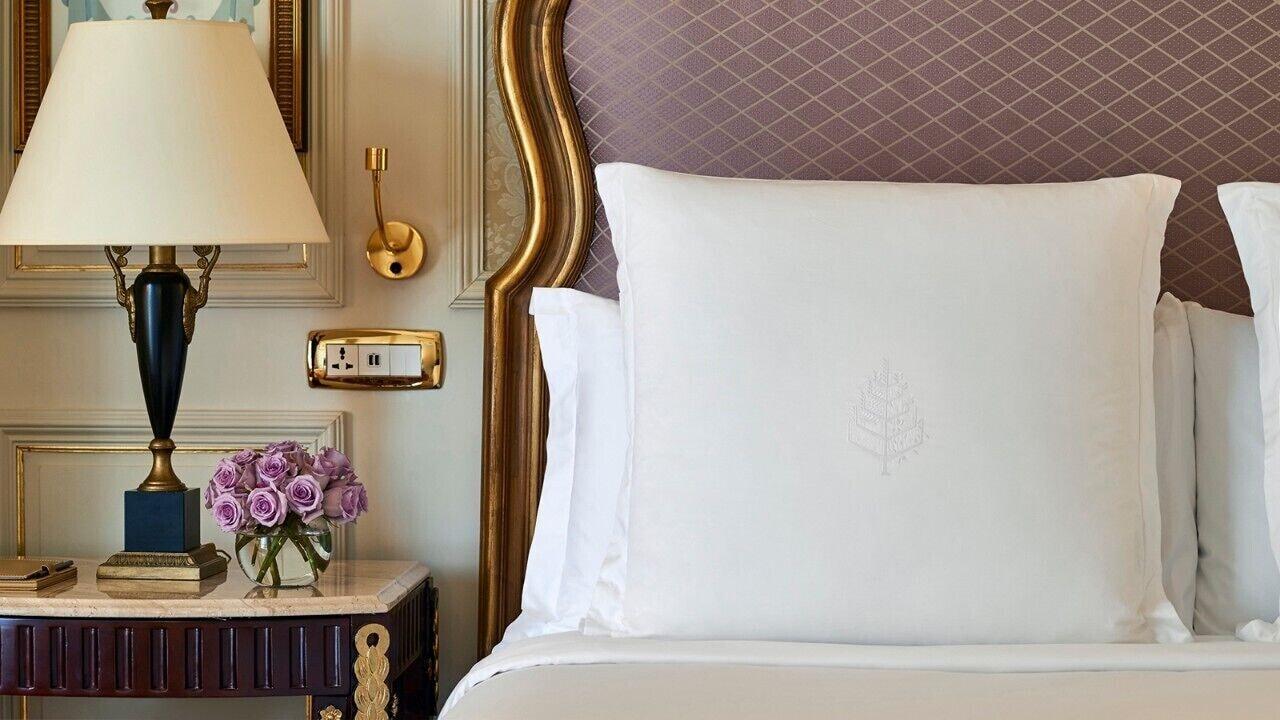 Four Seasons Cairo At The First Residence Giza Ngoại thất bức ảnh A pillow