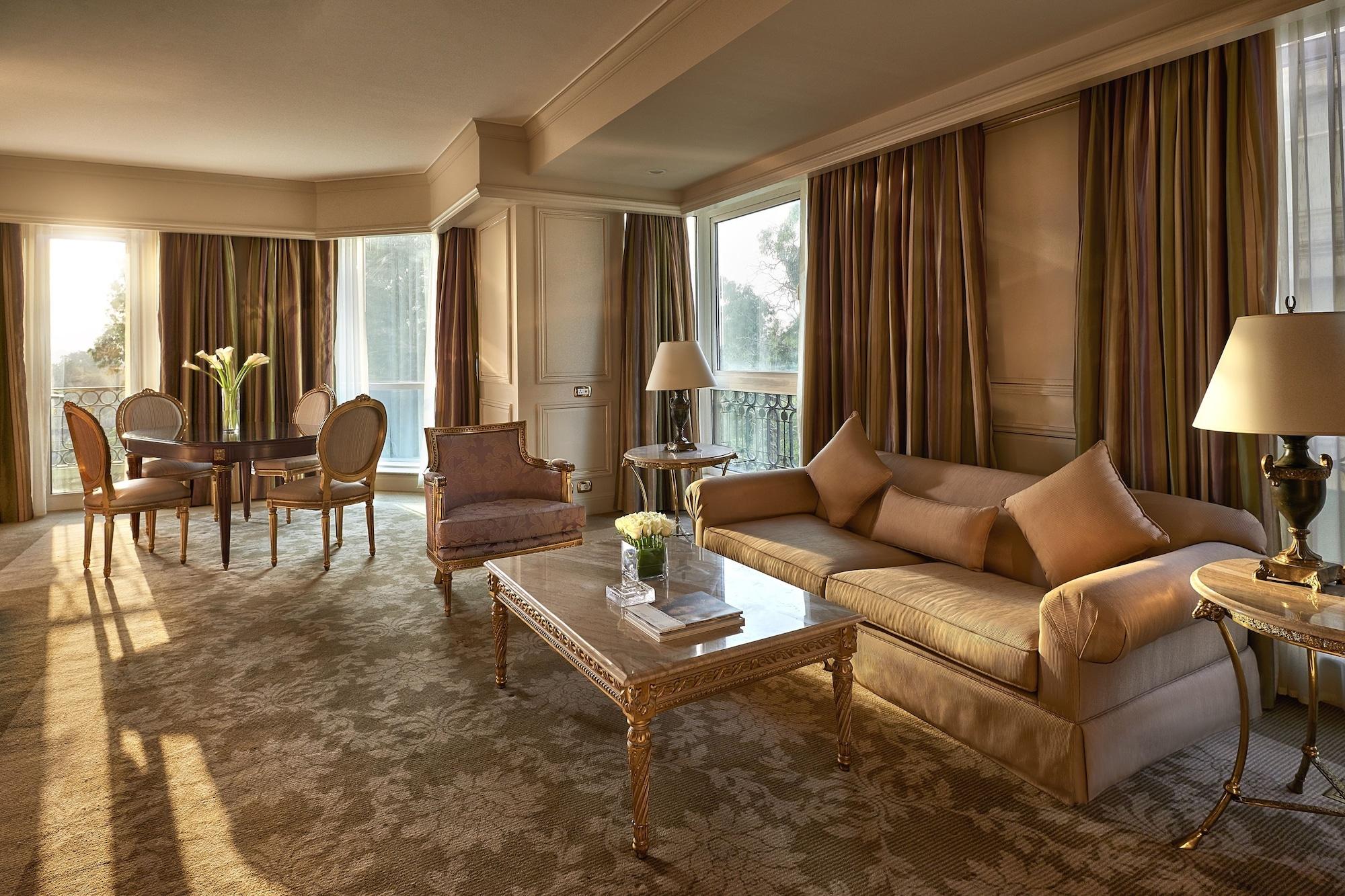 Four Seasons Cairo At The First Residence Giza Ngoại thất bức ảnh A suite at the Four Seasons Hotel, London