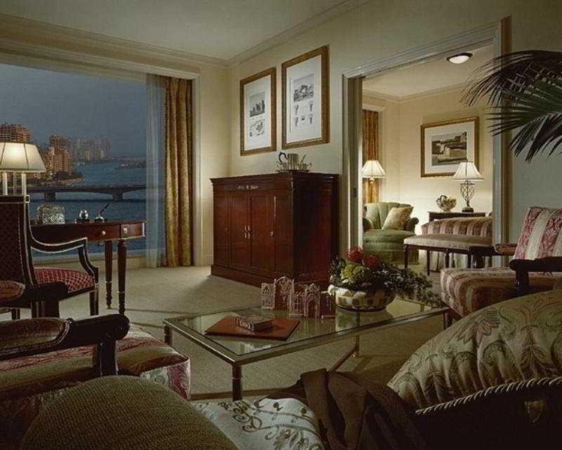 Four Seasons Cairo At The First Residence Giza Ngoại thất bức ảnh A suite at the Four Seasons Hotel