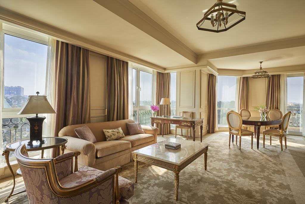 Four Seasons Cairo At The First Residence Giza Ngoại thất bức ảnh A suite at the Four Seasons Hotel