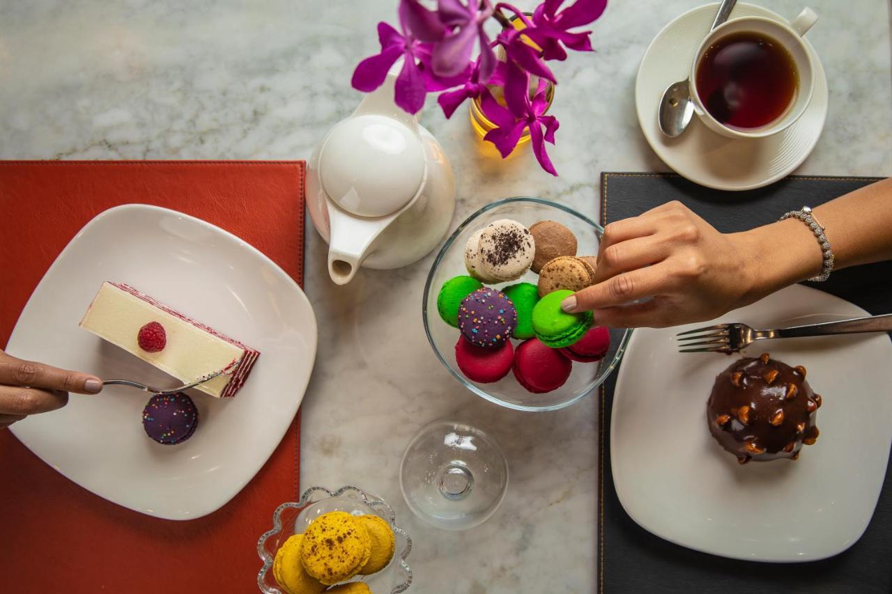 Four Seasons Cairo At The First Residence Giza Ngoại thất bức ảnh A selection of desserts