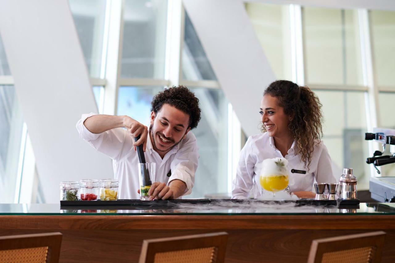 Four Seasons Cairo At The First Residence Giza Ngoại thất bức ảnh Students at the University of Gastronomic Tourism
