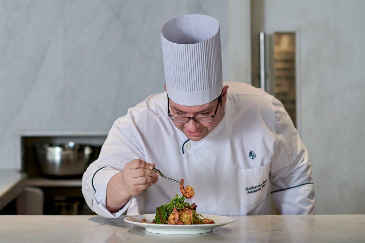 Four Seasons Cairo At The First Residence Giza Ngoại thất bức ảnh Chef preparing a meal